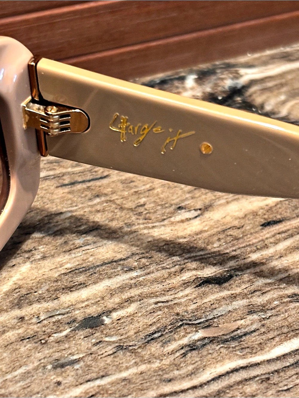 Dezi Pink Oversized Sunglasses Like New - Picture 6 of 7